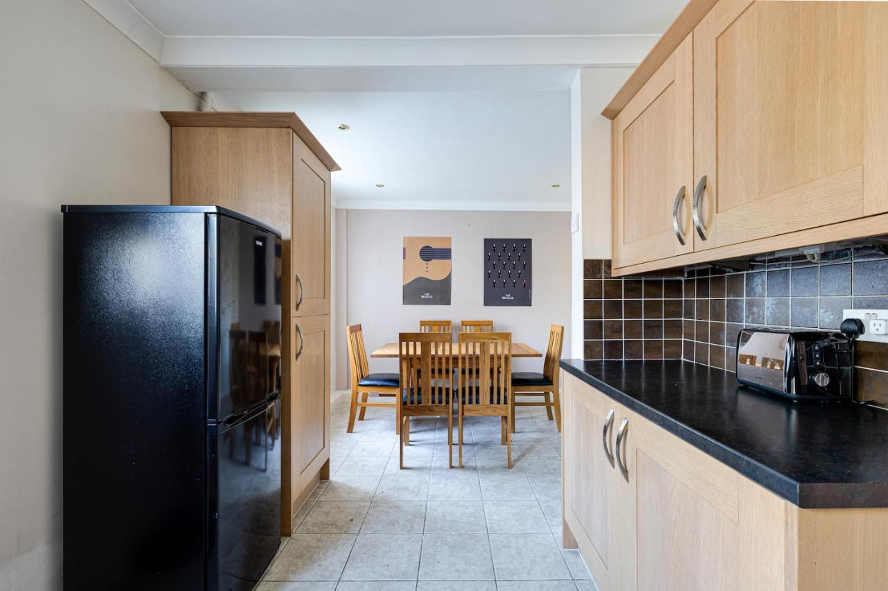 George Harrison'S Former 3Bed Home In Liverpool Speke Esterno foto