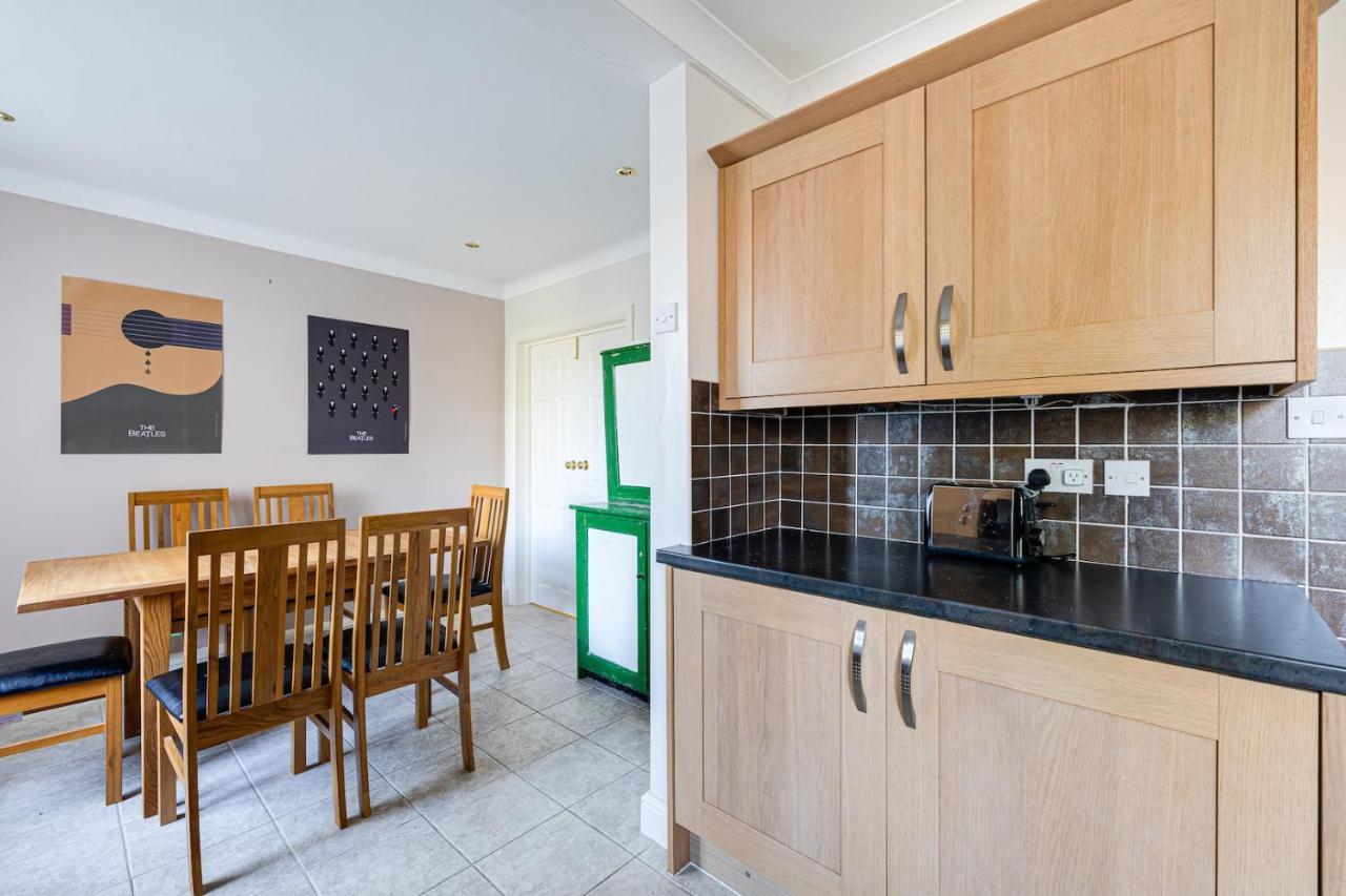 George Harrison'S Former 3Bed Home In Liverpool Speke Esterno foto