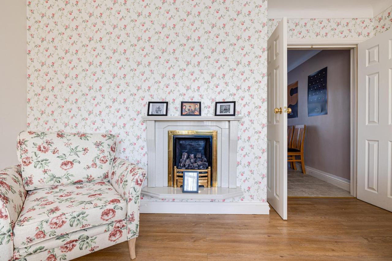 George Harrison'S Former 3Bed Home In Liverpool Speke Esterno foto