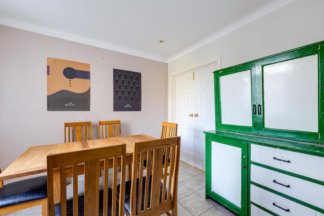 George Harrison'S Former 3Bed Home In Liverpool Speke Esterno foto