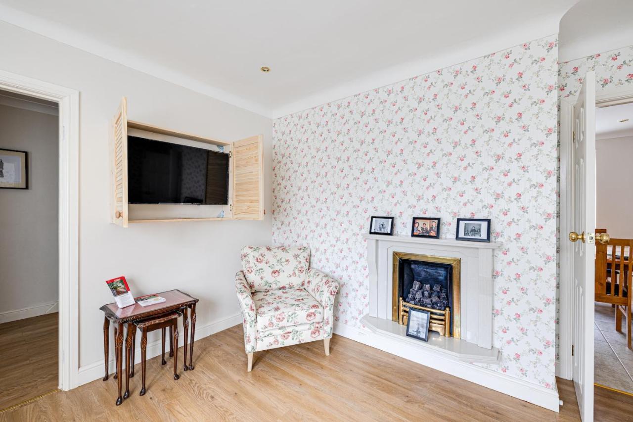 George Harrison'S Former 3Bed Home In Liverpool Speke Esterno foto